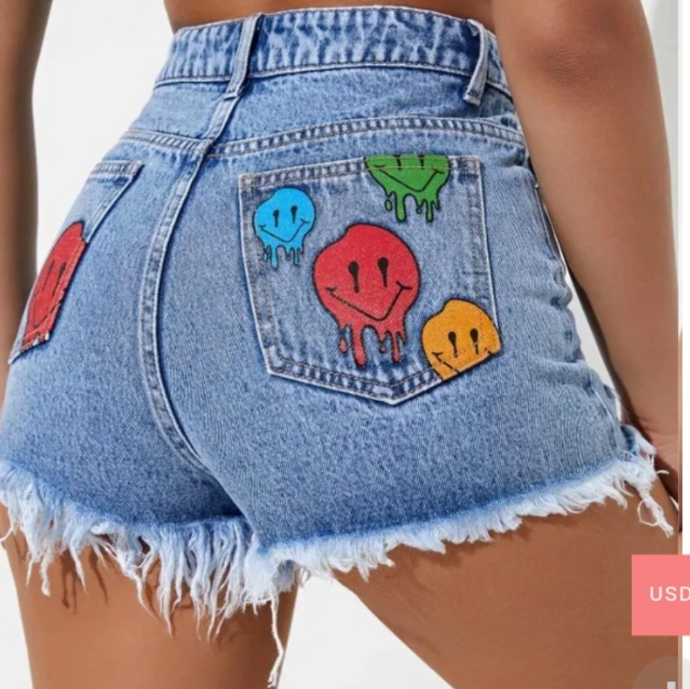 CARTOON FACE PRINT RIPPED RAW CUT DENIM SHORTS. JUNIORS SIZE S. BNWT.